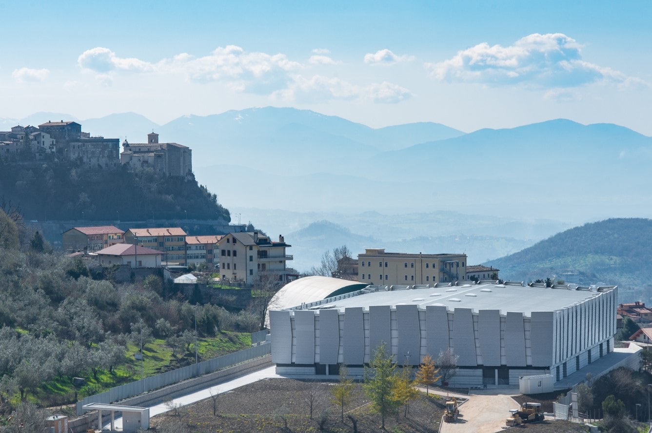 Vista aerea del Pala Coccia con Veroli sullo sfondo
