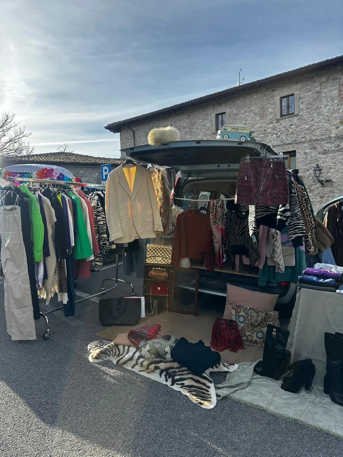 Veicolo al mercatino CarBoot